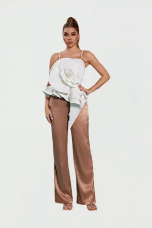 Conjunto De Dos Piezas Con Detalle De Flor