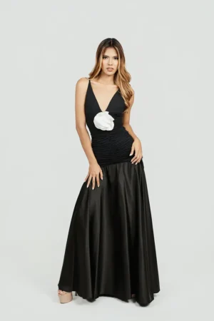 Vestido Largo Con Detalle De Flor