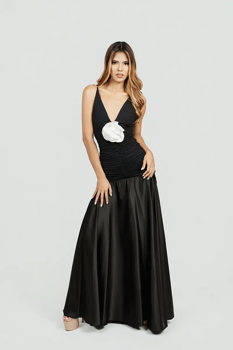 Vestido Largo Con Detalle De Flor