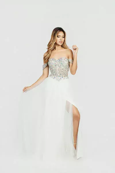 vestido-de-boda-de-corpino-transparente-y-escotado-cubierto-de-pedreria-falda-larga-con-abertura-en-la-pierna-color-bla