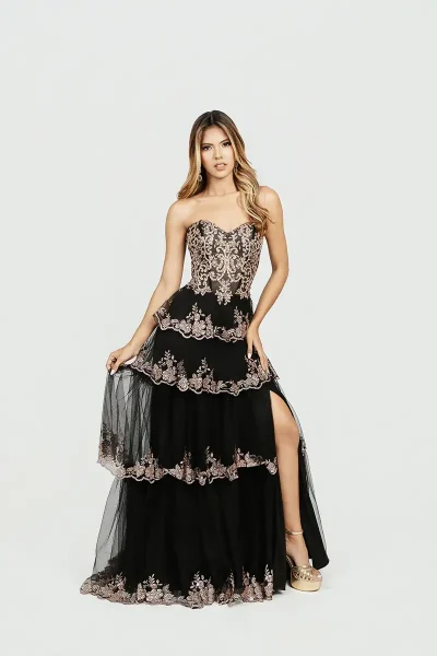 vestido-de-gala-largo-strapless-o-corpino-bordado-y-vuelos-bordados-en-orillas-color-negro-y-dark-rose